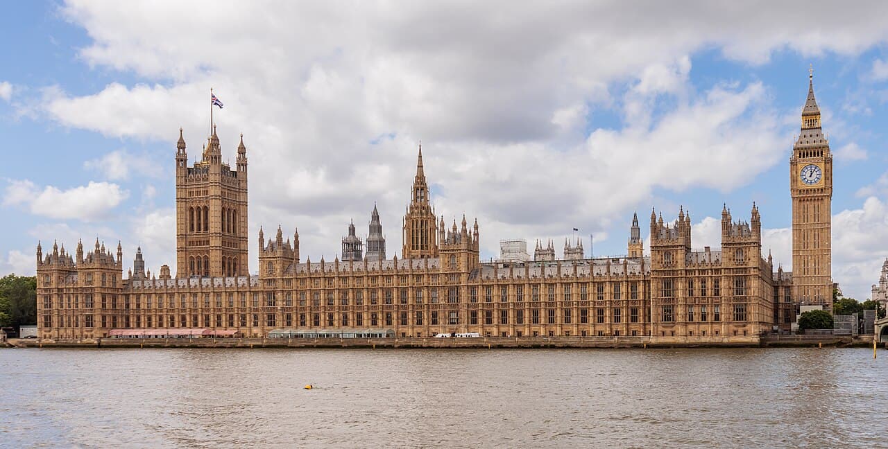 The Palace of Westminster and Westminster Bridge seen from the south bank of the River Thames, used as context for a story about John Healey's resignation and Britain's defence spending debate.